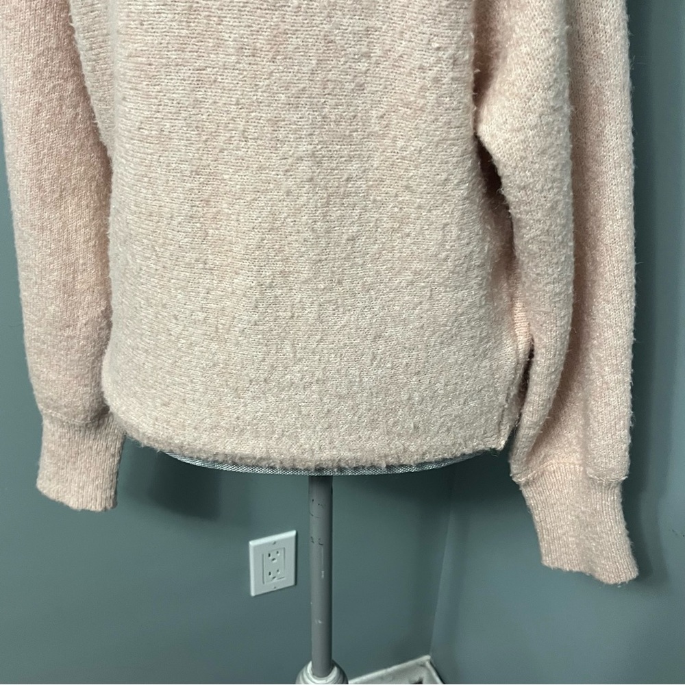GUESS off shoulder cozy fuzzy sweater Womens size small - Picture 4 of 9